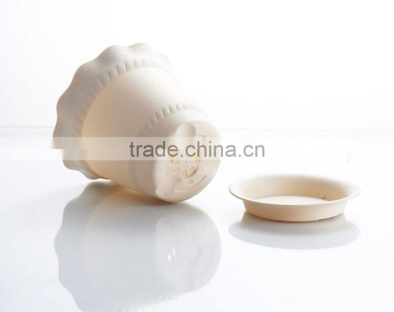 Fashional Design Lotus Shaped Plastic Plant Flower Pot which has 6 Kinds of Colors