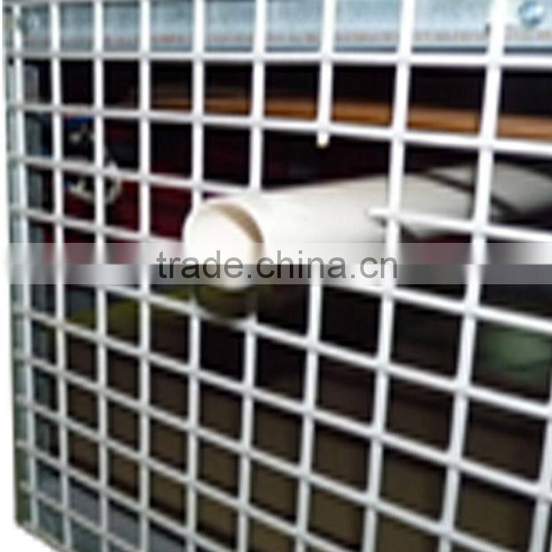 Supermarket fish showcase cooler