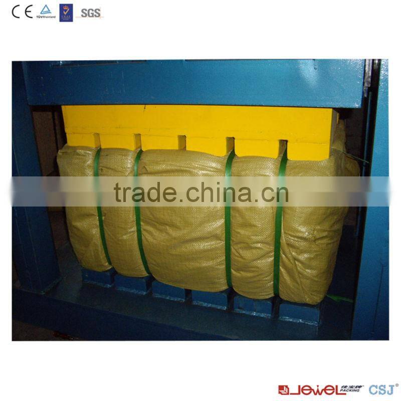 Vertical suitcase type packer clothes and textile compress baler machine