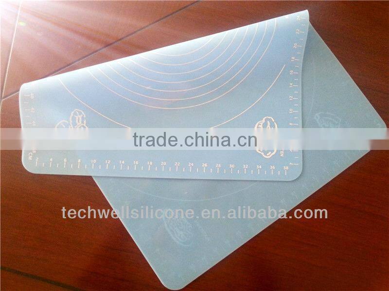 Multifunctional silicone mat for cake decoration