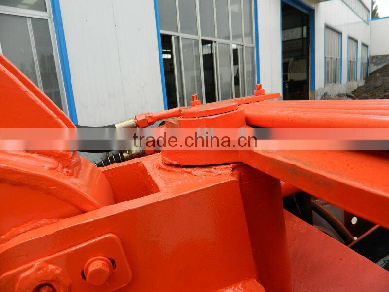Excavating crawler mining loader tunnel mucking machine with scraper
