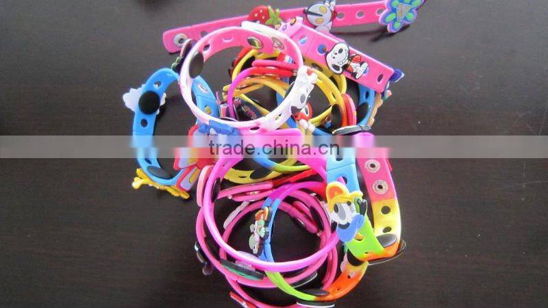 Lovely silicon bracelet with pvc charms for promotional gifts