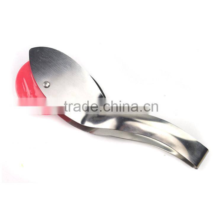 Multi stainless steel pizza tong with a nylon pizza cutter