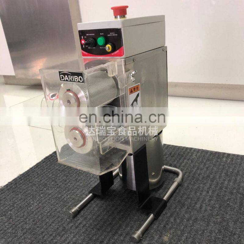 Small Sugarcane Juice Extracting Machine/Sugarcane Squeezing Juicer with Easy Operation