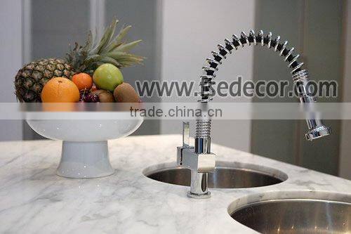 Kitchen contempory pullout faucet