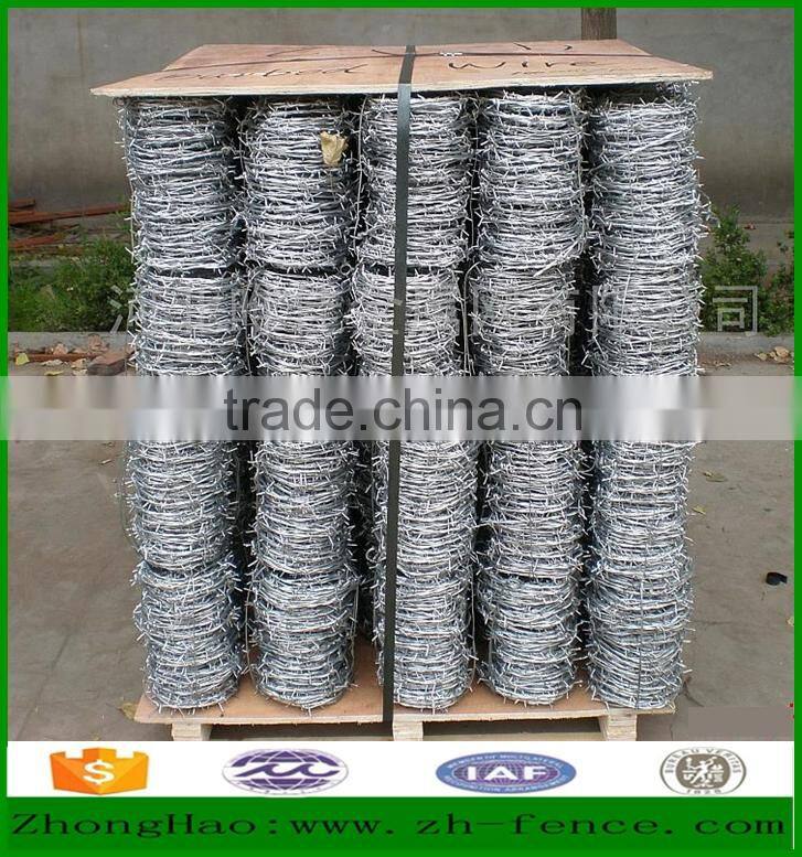 Hot dipped galvanized or PVC coated Barbed Wire Fencing farmland fence