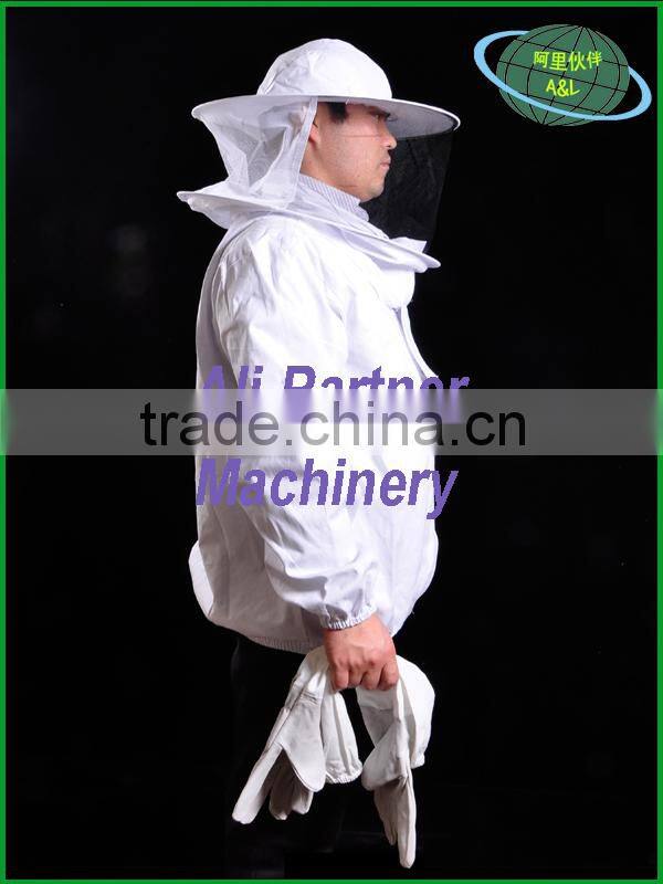 Highly safe and practical protective suit for beekeepers