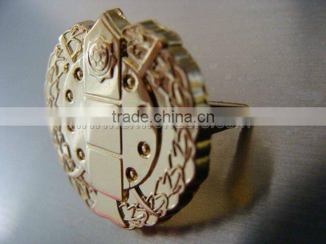 Beatuiful fashion gold pin star badge