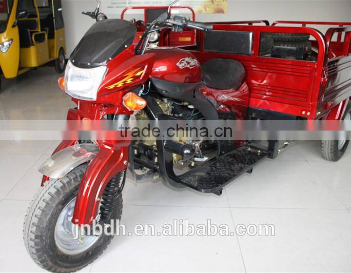 Cargo three-wheeled motorcycle