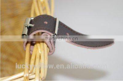 Removable woven wicker bicycle basket