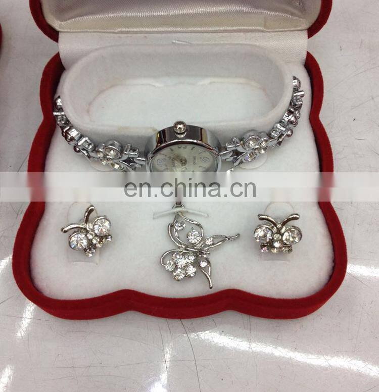 fashion and earring and necklace jewelry set