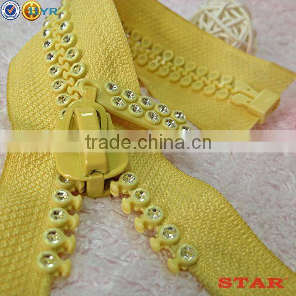 no 8 plastic shiny rhinestone zippers/ zipper impoter