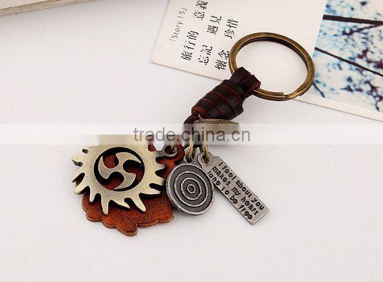 2015 Yiwu Factory Direct Sale Punk Shaped New Design Keychain with Metal Pendant