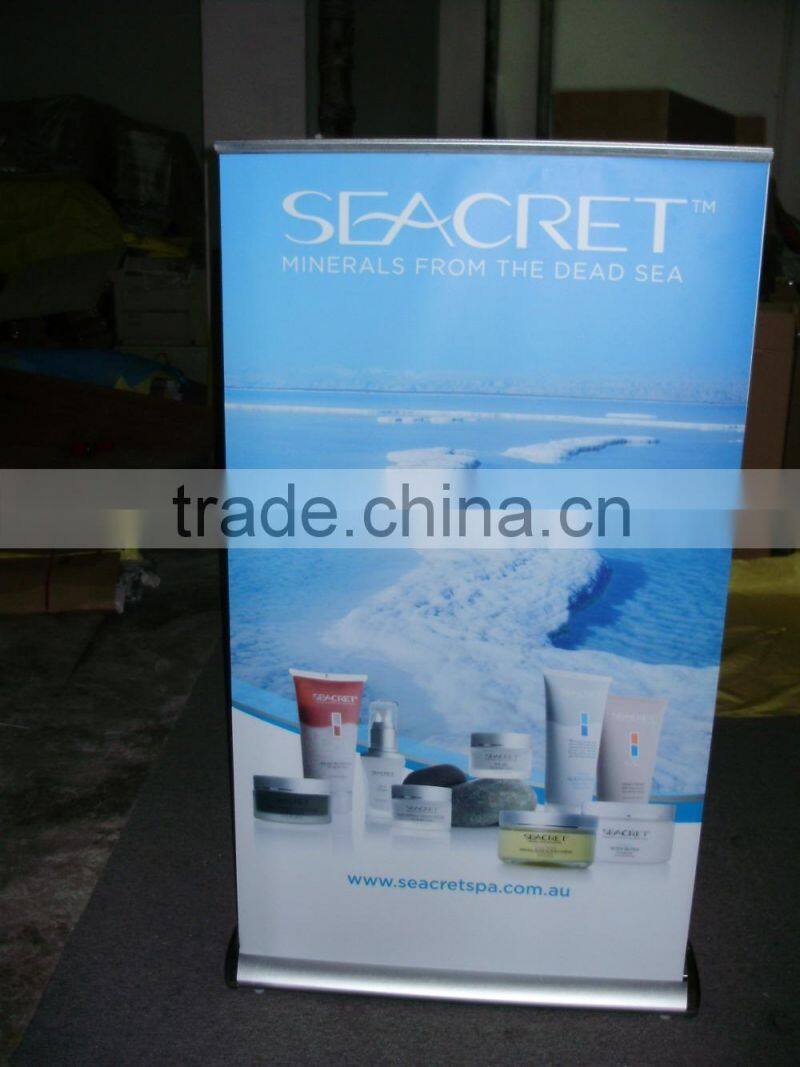 Custom aluminum retractable roll up banner