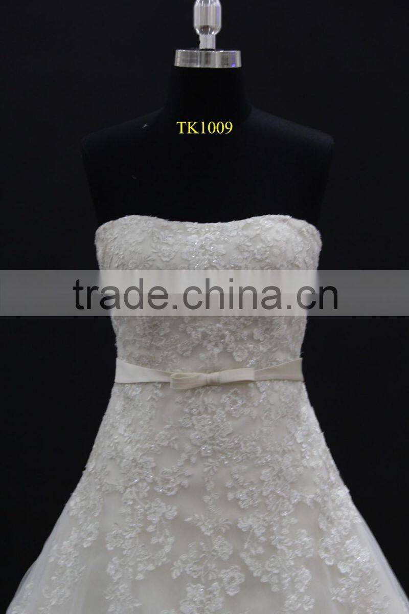Scoop neckline embroidery lace with silver thread nice A-line long full skirt light gold wedding dress