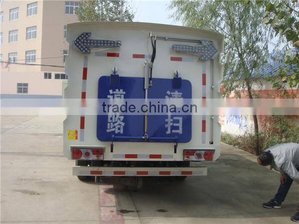 Factory direct sale dongfeng light garbage cleaning mini road sweeper