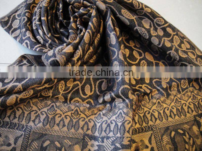 Wholesale factory classic rayon jacquard paisley floral latest shawl for women