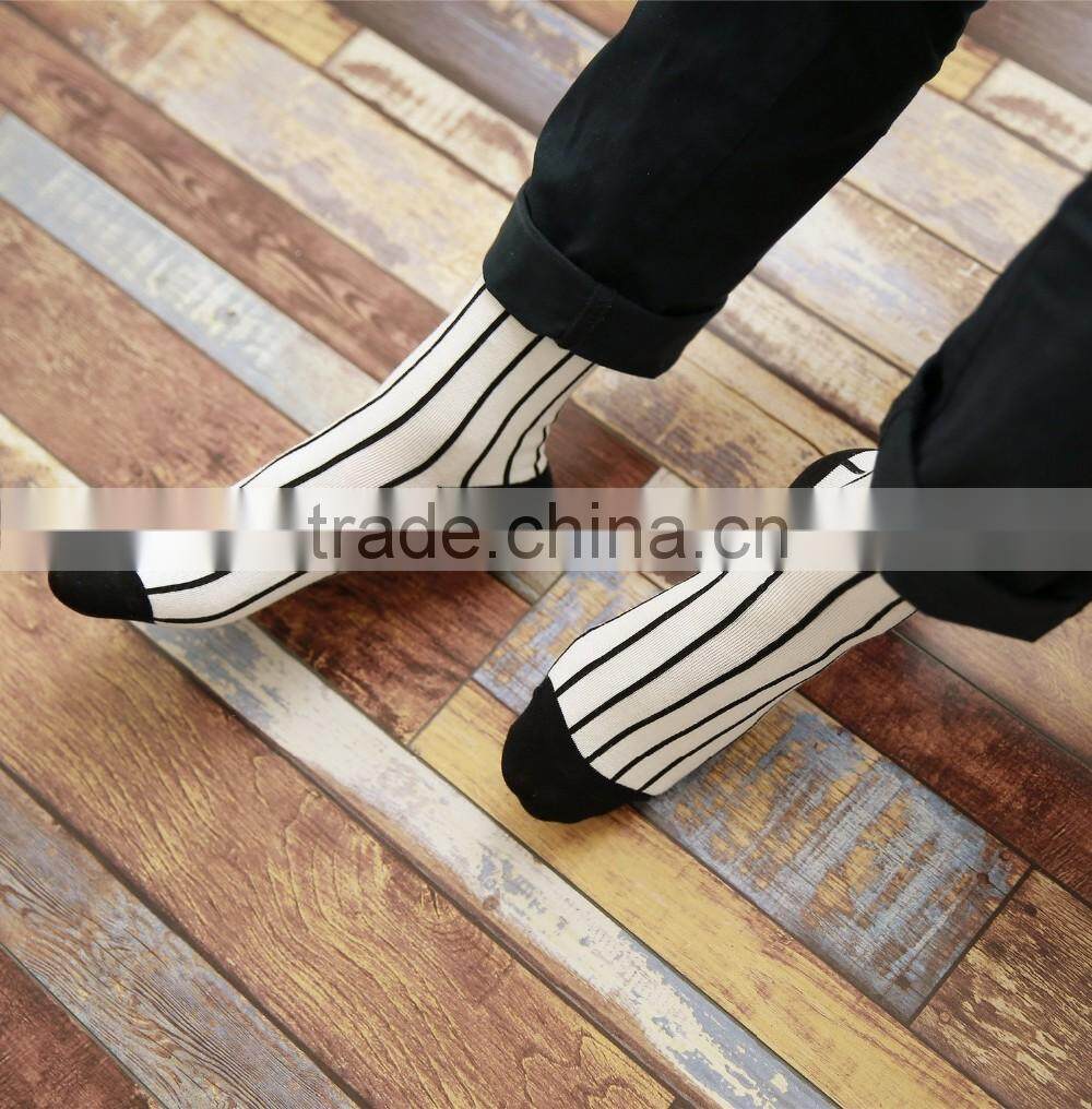 Japan style 2016 men cotton black and white pattern socks