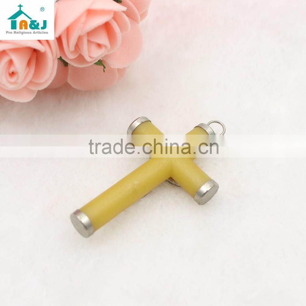 Cheap catholic plastic crucifix pendant