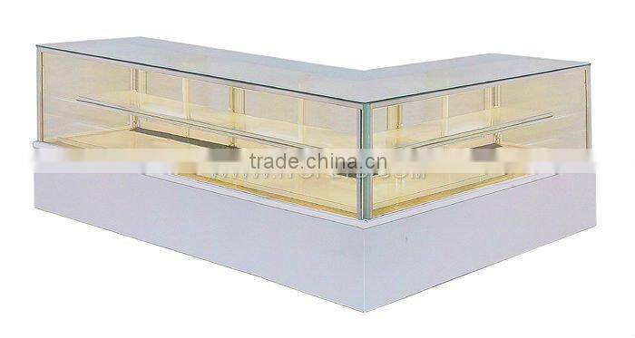 Square L shape showcase for cakes