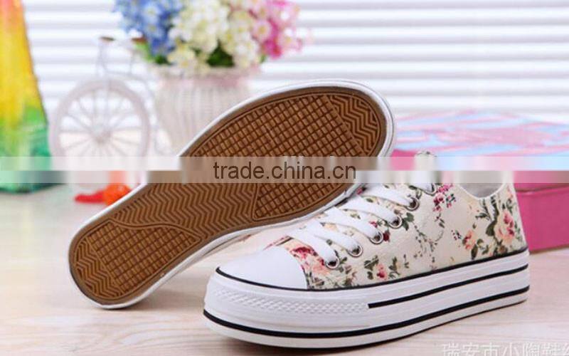 Trendy Low Top Canvas shoe Natural Floral Flat Lady Shoe comfortable
