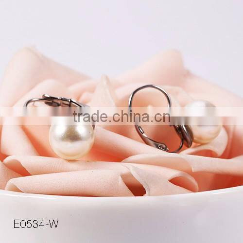 Guangzhou factory wholesale elegant white big pearl stud earrings for party