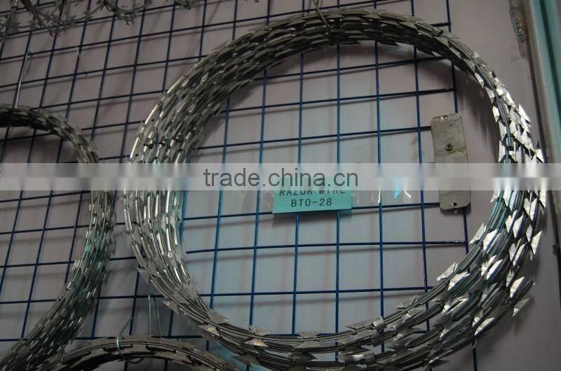 YS Factory Galvanized Barbed Razor Wire Steel Security Fencing Farm Concertina Barb