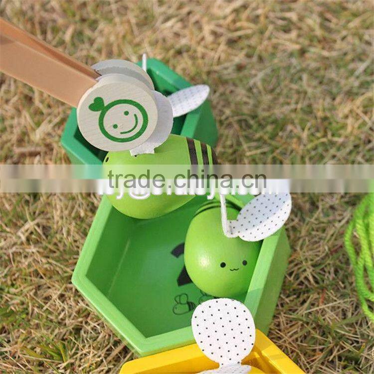 New design kids funny wooden bee toys custom children wooden cartoon bee toys W01B039