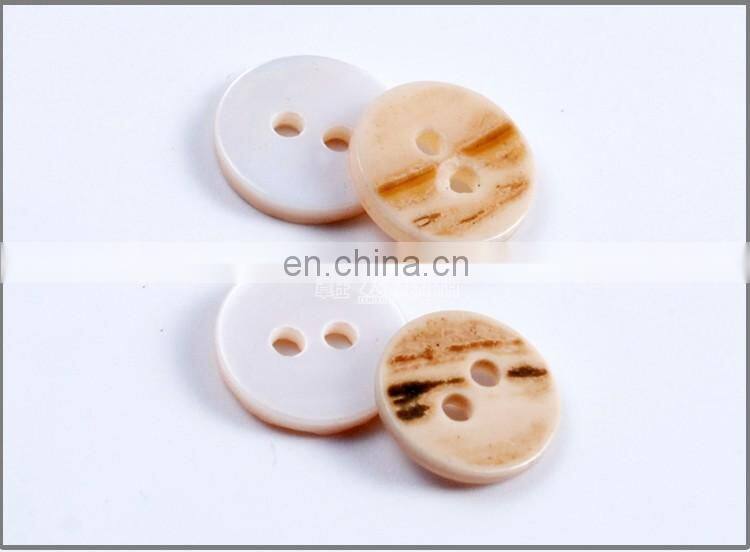 Quality Two Holes Natural River Shell Button for Clothing BN80063