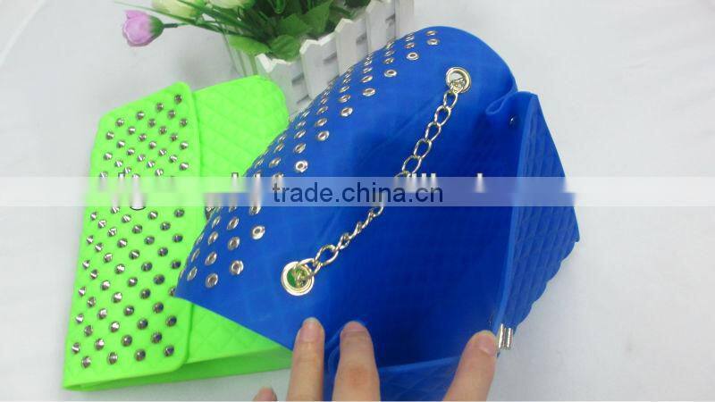 2013 latest portable silicone purse with gold long chain