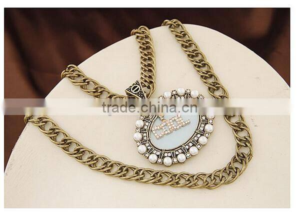 China Latest fashion Simple Resin and Crystal Alloy Double layered Chain Oval Pendnat Necklace in Stock