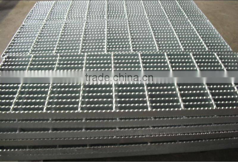 Galvanized steel serrated floor fish screen