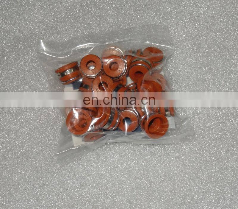 Valve Stem Oil Seal 6BT Rubber Valve Seal 3901097 3921640 3921639