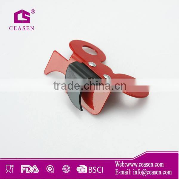 corkscrew can opener