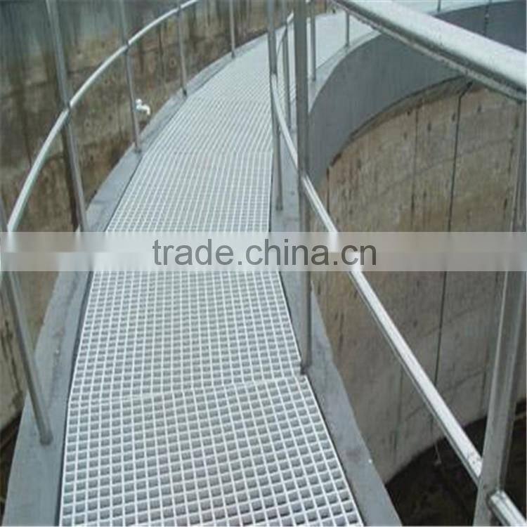 Metal grid floor