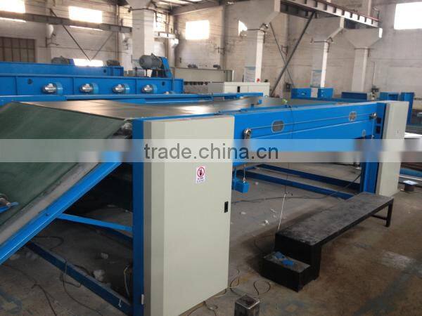 Cross lapping machine, cross lapper machine, nonwoven machine cross lapper
