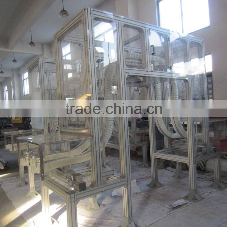Bottle washing conveyor system width adjustble