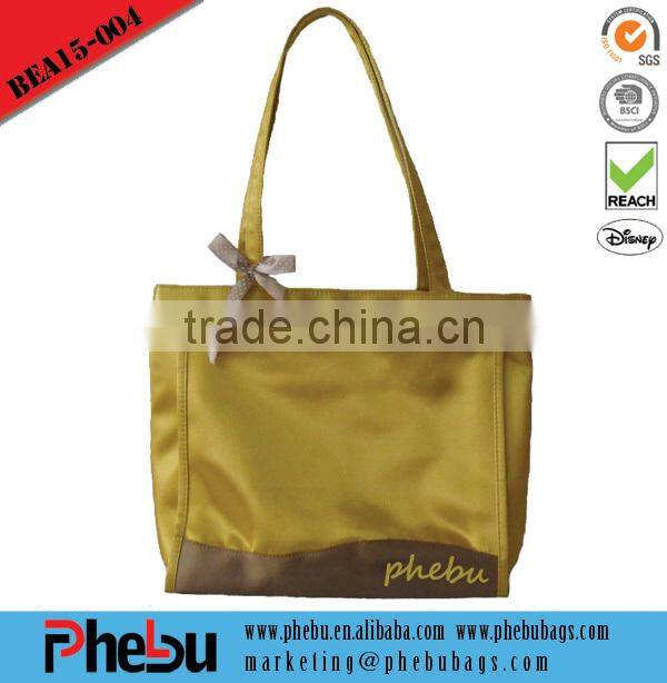 Beach tote bag with metal handles