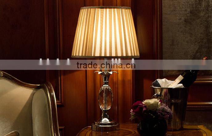 Concise design clear K9 crystal lamp body metal bottom table lamp