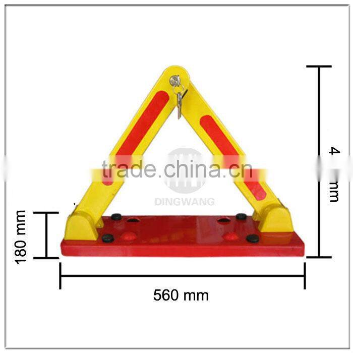 Manual parking lot barrier
