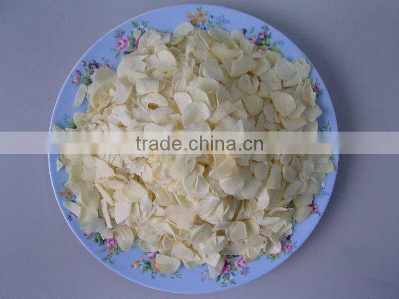 dried garlic flakes