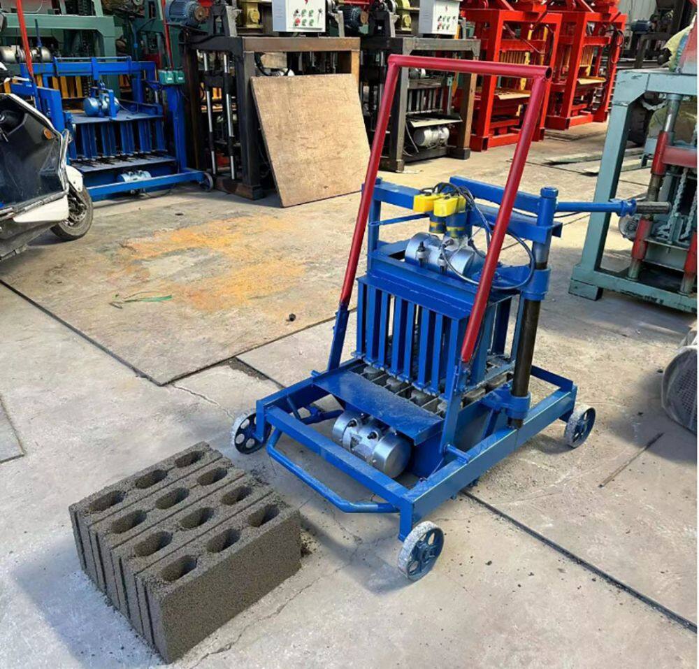 Kleinskalige Zementziegelherstellungsmaschinen werden auf dem afrikanischen Markt wie warme Semmeln verkauft.