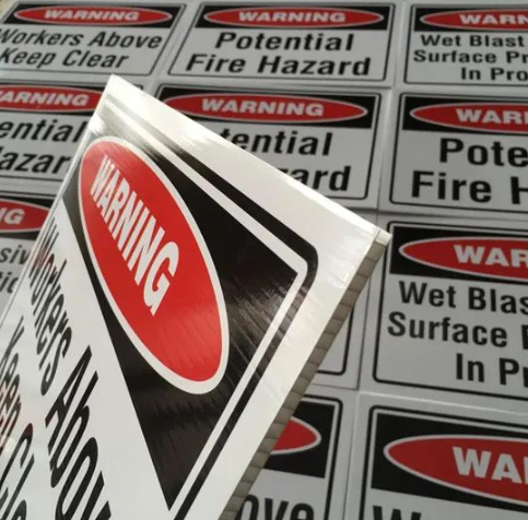 Techniques d'impression pour les feuilles creuses en PP : impression sérigraphique vs. impression UV