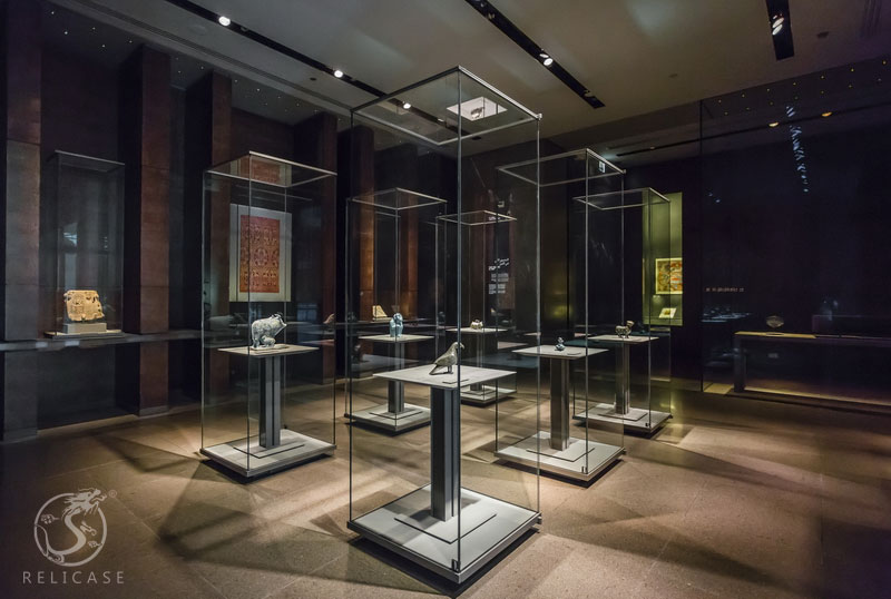 Doha Islamic museum display case fabricat