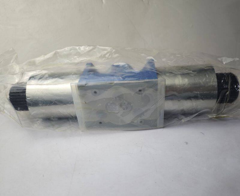 Vickers DG4V-5-33CJ-M-U-H7-22-J99 Hydraulic Directional Control Valve