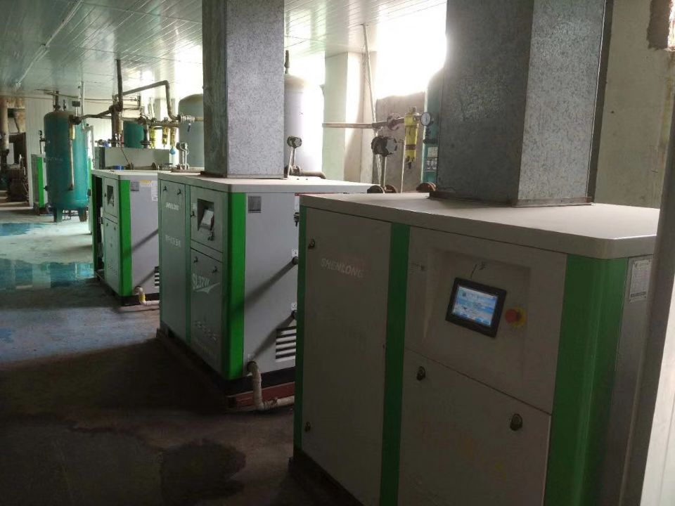 Users of oil-free screw air compressors at the site