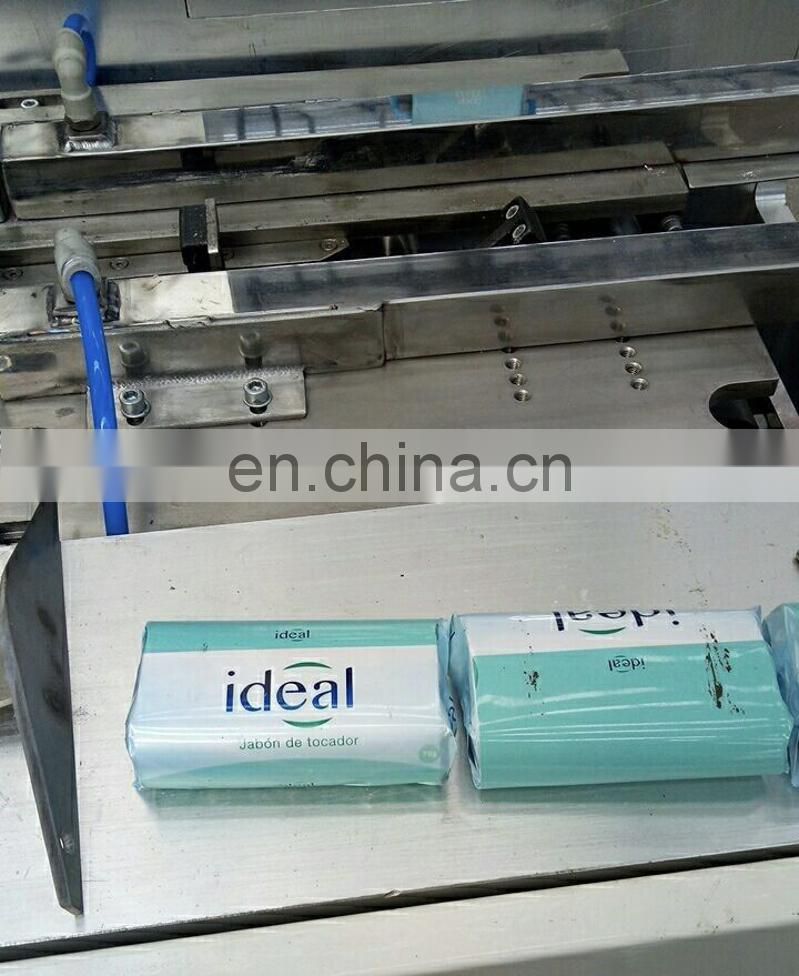 Machine for soap wrapping
