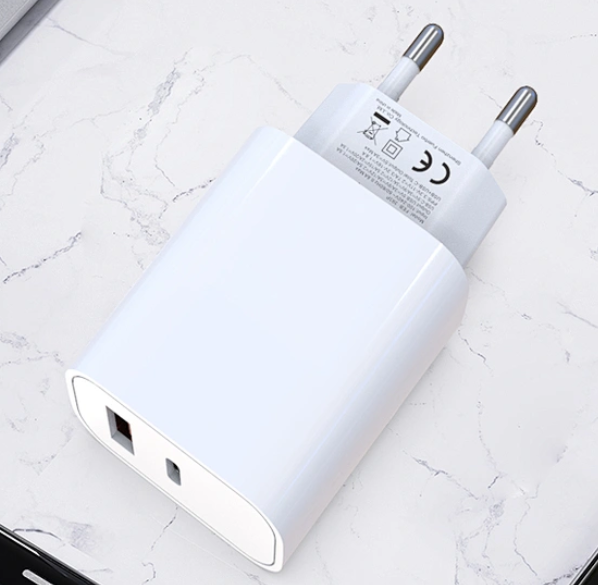 PD30W USB-C Schnellladegerät für Smartphones und Tablets