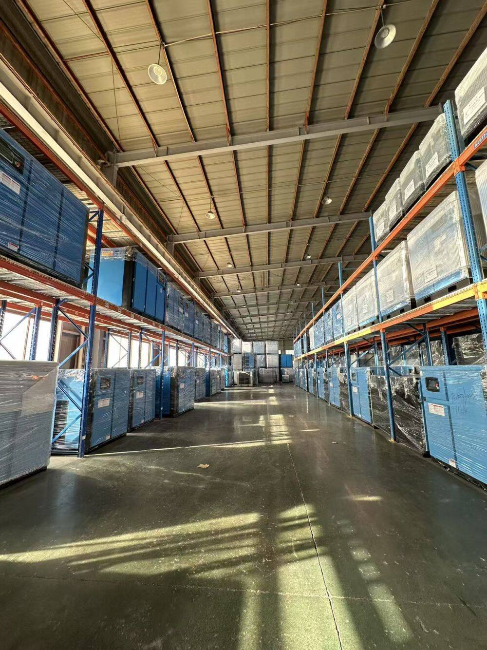 Photo of the screw air compressor warehouse