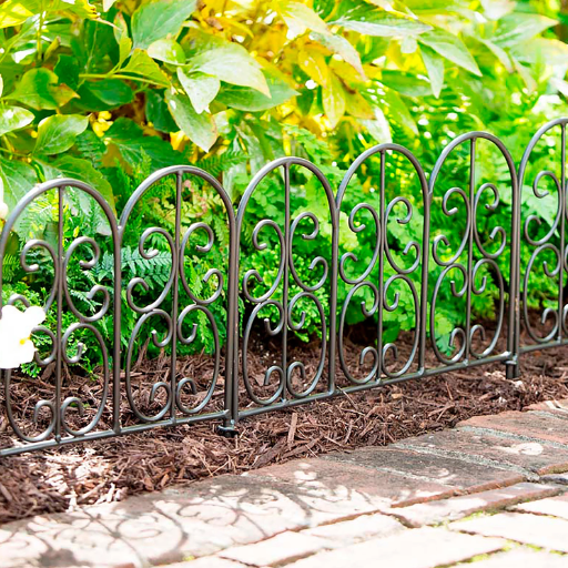 small wrought iron garden fence (1)
